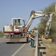 Serveis Públics neteja i condiciona les cunetes, camins rurals i solars municipals de la ciutat