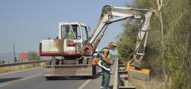 Serveis Públics neteja i condiciona les cunetes, camins rurals i solars municipals de la ciutat