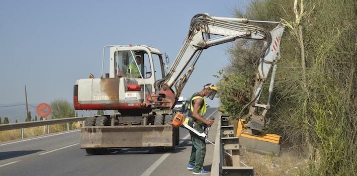 Serveis Públics neteja i condiciona les cunetes, camins rurals i solars municipals de la ciutat