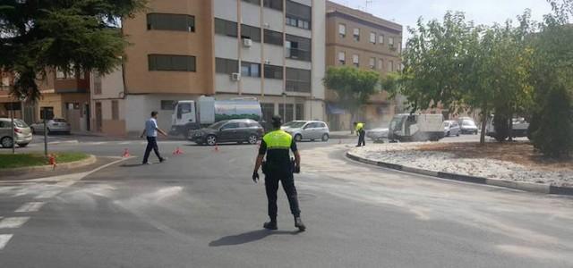 45 denúncies i sis vehicles retirats en la campanya de control policial de zones de càrrega i descàrrega 