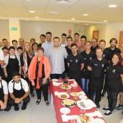 Els 30 alumnes treballadors de l’Escola Taller celebren una festa per les vacances d’estiu