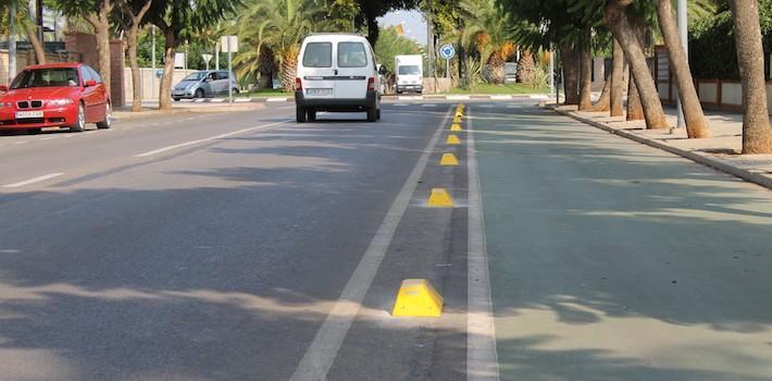 El carril bici del Termet compta ja amb una millor senyalització i seguretat gràcies a uns innovadors pilons
