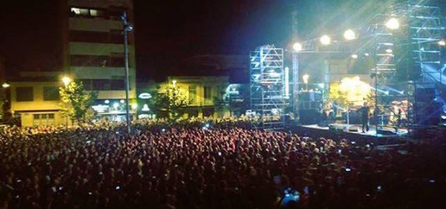 Ple en el concert de Loquillo en l’esplanada de l’Estadi de la Ceràmica que es va omplir de gom a gom