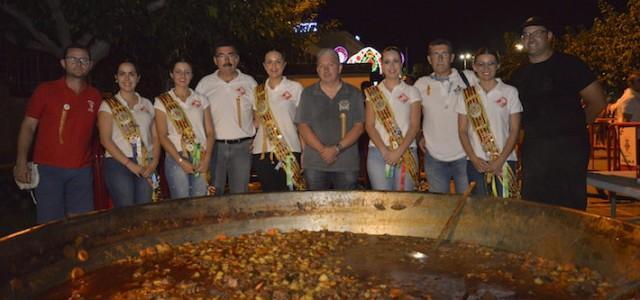 La nit de penyes va arribar ahir a la seua 26a edició al voltant d’un monumental tombet de bou