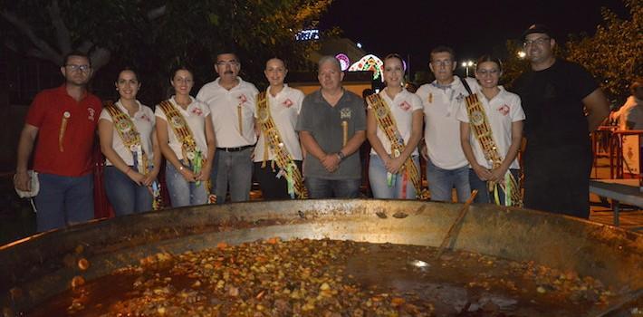 La nit de penyes va arribar ahir a la seua 26a edició al voltant d’un monumental tombet de bou