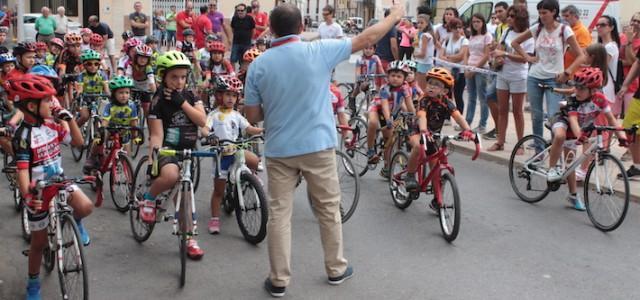 Els més menuts prenen els carrers amb la carrera d’escoles ciclistes V Memorial Jofre Grau