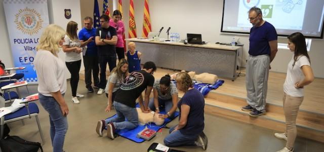 Protecció Civil assisteix a un curs de la Policia per a formar-se en l’ús de desfibril·ladors