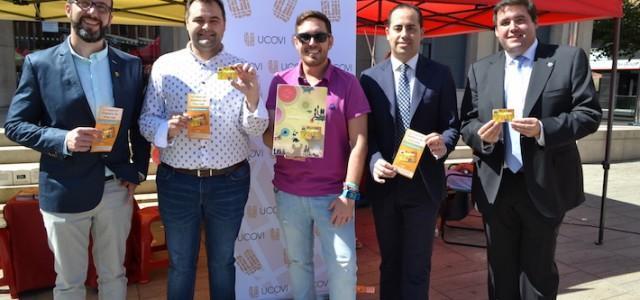 La plaça Major alberga durant tota la jornada La Fira de l’Estoc organitzada per Ucovi