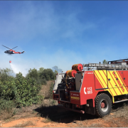 L’incendi a la llera d’un barranc es dóna per extingit a les 21.20