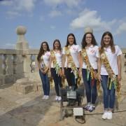 La reina, les dames i el regidor de Festes pugen al campanar de l’Arxiprestal 