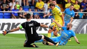 Astana's goalkeeper from Kazakhstan Nenad Eric (L) and Astana's midfielder from Belarus Ivan Mayevskiy (R bottom) vie with Villarreal's forward from Turkey Enes Unal during the Europa League football match Villarreal CF vs FC Astana at La Ceramica stadium in Vila-real on September 14, 2017. / AFP PHOTO / JOSE JORDAN        (Photo credit should read JOSE JORDAN/AFP/Getty Images)