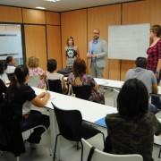 Els pares i mares vila-realencs comencen el curs de valencià a l’Espai Jove
