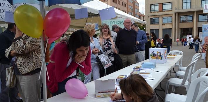 Una quarantena d’entitats se citen en la plaça Major en la 8a Fira de la Solidaritat i el Voluntariat 