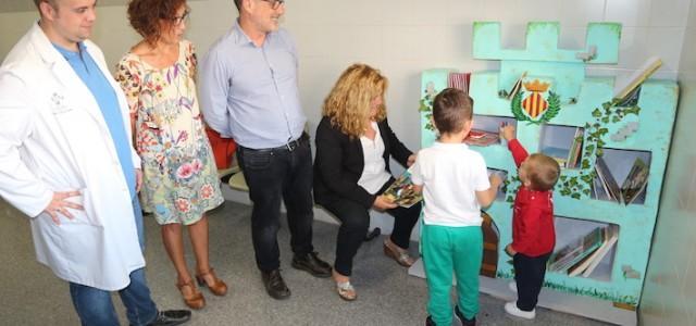 La innovadora iniciativa per a promoure la lectura en diferents espais públics arranca en Carinyena