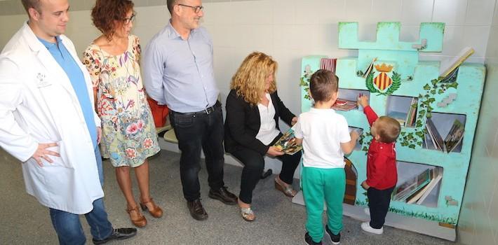 La innovadora iniciativa per a promoure la lectura en diferents espais públics arranca en Carinyena