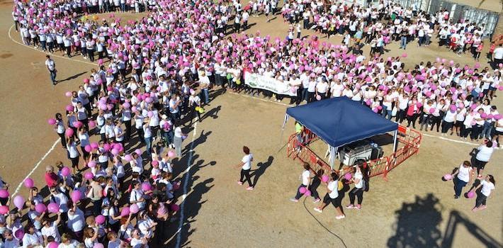Centenars de persones marxen contra el càncer a Vila-real