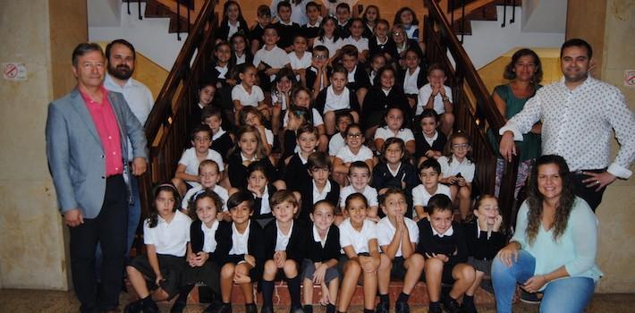 53 escolars de la Consolació visiten l’Ajuntament i coneixen la història de Vila-real