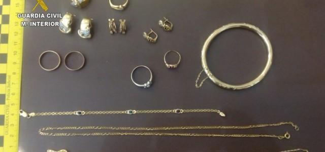 Una vila-realenca de 27 anys és detinguda per robar joies i objectes valorats en 12.000 euros en la platja d’Almassora