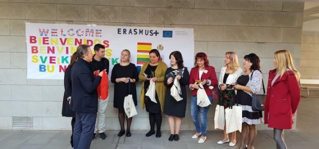 El Cervantes acull la primera reunió transnacional del projecte Erasmus + amb mestres de Romania i de Lituània