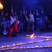 El centre refulgeix d’ ‘Estels’ amb l’Encesa de Nadal de la mà de la companyia local Visitants