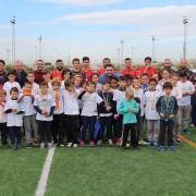 200 xiquets i xiquetes d’entre 6 i 12 anys participen en l’inici de jornades especials amb rugbi del Campionat Multiesport Escolar