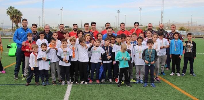 200 xiquets i xiquetes d’entre 6 i 12 anys participen en l’inici de jornades especials amb rugbi del Campionat Multiesport Escolar