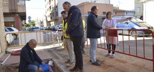 Serveis Públics respon a una demanda veïnal i renova voreres i canonades del carrer dels Màrtirs de la Independència