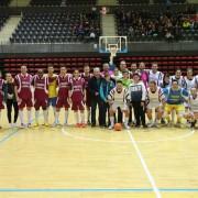 El IV Partit benèfic de futbol sala. IV Memorial Adrián Domingo Muñoz ‘goletja al càncer’