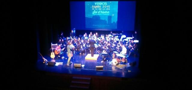 La Banda Jove de la Unió Musical la Lira i VerdCel van presentar anit el seu disc solidari