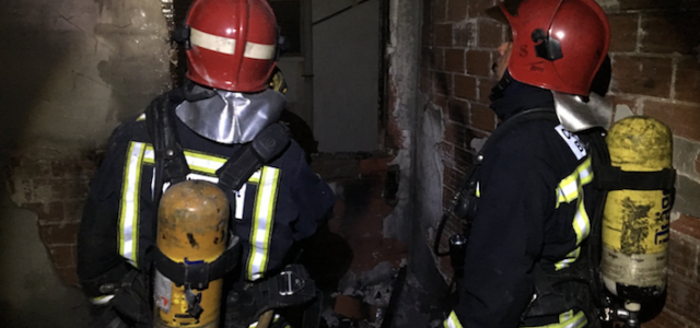 Un incendi en el tercer pis d’un edifici en l’avinguda Pius XII obliga a desallotjar als 20 residents