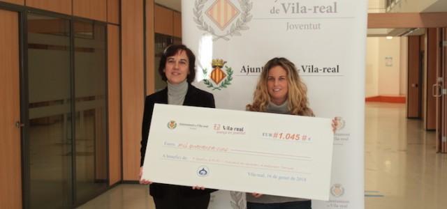 Gil llliura un xec de 1.045 euros a l’Associació de Voluntaris d’Acolliment Familiar, AVAF