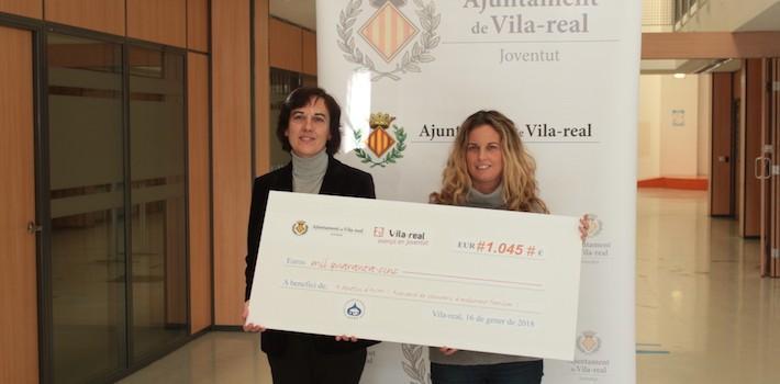 Gil llliura un xec de 1.045 euros a l’Associació de Voluntaris d’Acolliment Familiar, AVAF