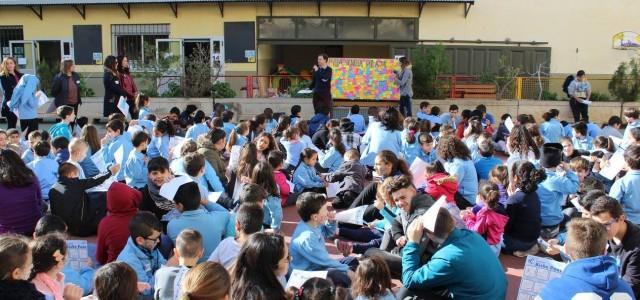 Les escoles de Vila-real commemoren el Dia de la Pau amb manifests, cançons i recol·lectes solidàries