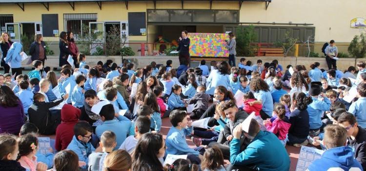 Les escoles de Vila-real commemoren el Dia de la Pau amb manifests, cançons i recol·lectes solidàries