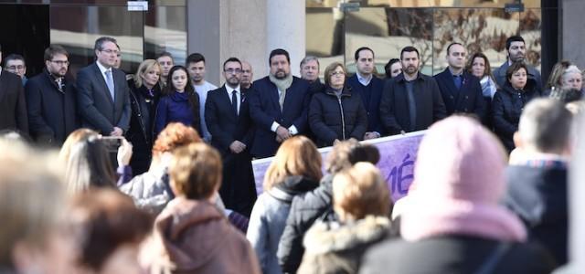 Condemna unànime de l’assassinat d’Andrea Carballo que reobri el debat de vigilar a l’agressor i no a la víctima