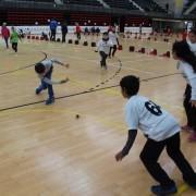 Un centenar de xiquets d’entre 8 i 10 anys participen en la  jornada de pilota valenciana al CTE