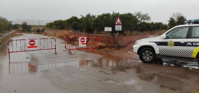 La Policia Local tanca diversos camins que creuen el barranc de Ràtils per la pluja