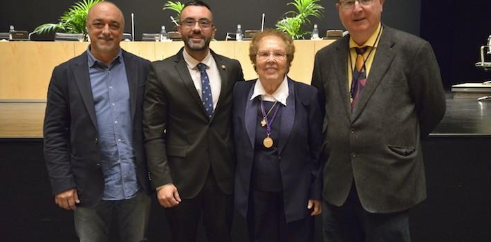 L’alcalde acompanya Dolores Cortés i Xarxa Teatre en el lliurament de medalles de l’UJI