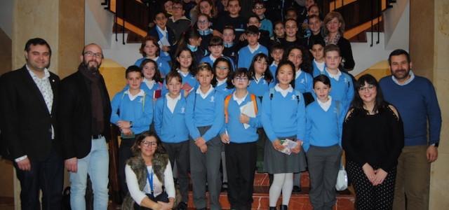 47 xiquets de 5é i 6é de Primària de Fundació Flors visiten l’Ajuntament amb el professorat