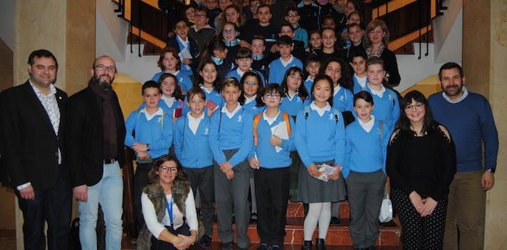 47 xiquets de 5é i 6é de Primària de Fundació Flors visiten l’Ajuntament amb el professorat