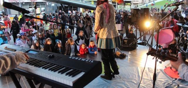 Els col·legis de la ciutat celebren Carnestoltes entre batucades i xarangues