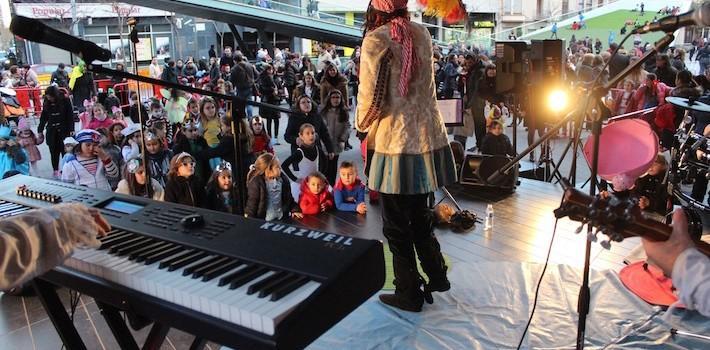 Els col·legis de la ciutat celebren Carnestoltes entre batucades i xarangues