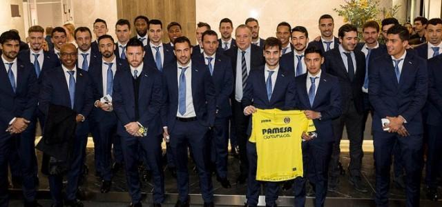 El Villarreal, amb Fernando Roig i Javi Calleja al capdavant, visita la fira Cevisama a València