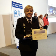 La inspectora Rosana Gallardo rep la Medalla al Mèrit Policial amb distintiu blanc
