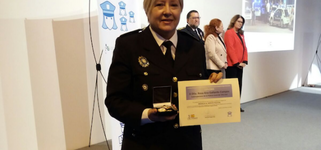 La inspectora Rosana Gallardo rep la Medalla al Mèrit Policial amb distintiu blanc