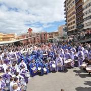 Multitudinària Tamborada del Diumenge de Rams a la plaça Major