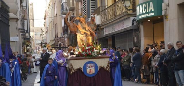 Els carrers de la ciutat acullen la desfilada processional de les confraries i germandats de Setmana Santa