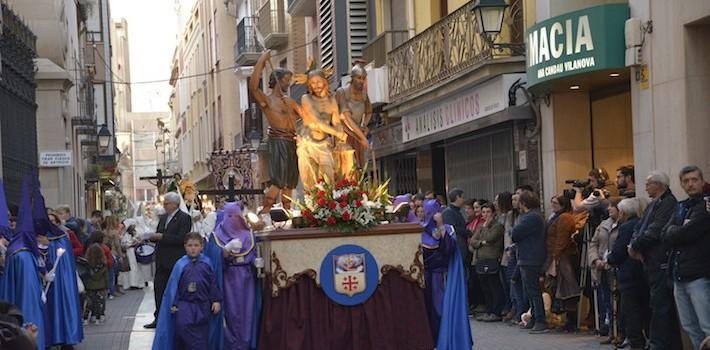 Els carrers de la ciutat acullen la desfilada processional de les confraries i germandats de Setmana Santa