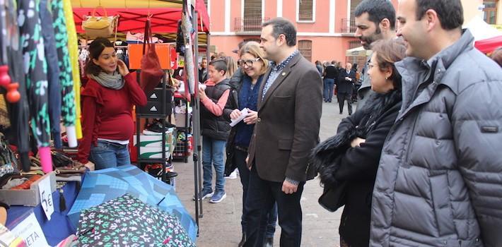 La Fira Outlet celebra per cinqué any amb una trentena de comerços a la plaça Major 