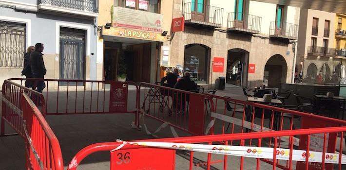 Cs demana que s’inicie la renovació del revestiment de les peces de la Plaça Major quan abans